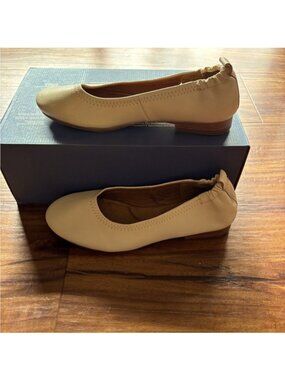Sofft flats Women Size 11 Made in Mexico Leather new with no box 1026
